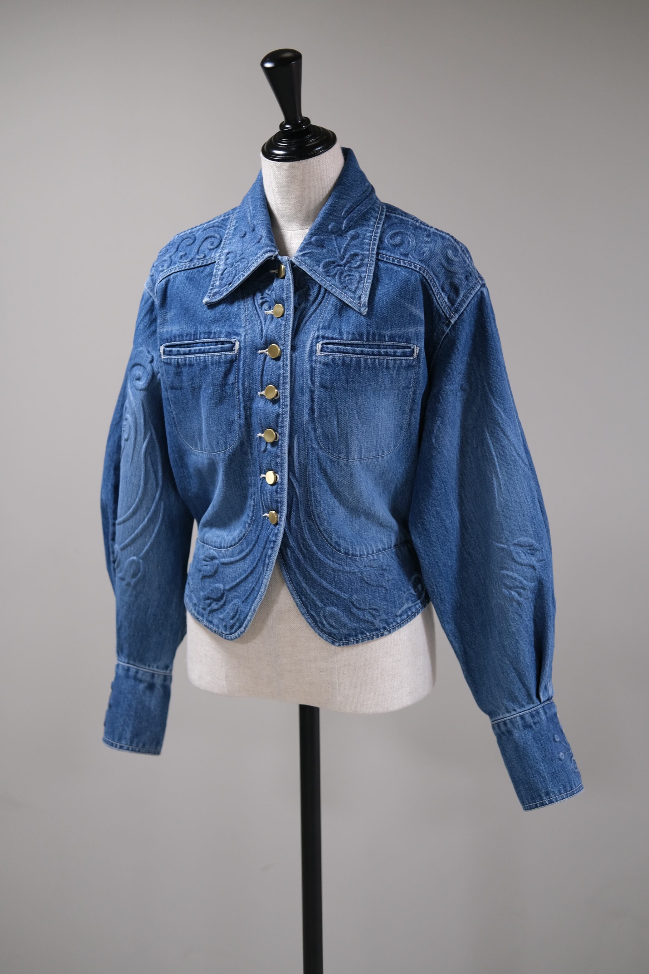 Mame Kurogouchi】Floral Embossed Short Denim Jacket | loop
