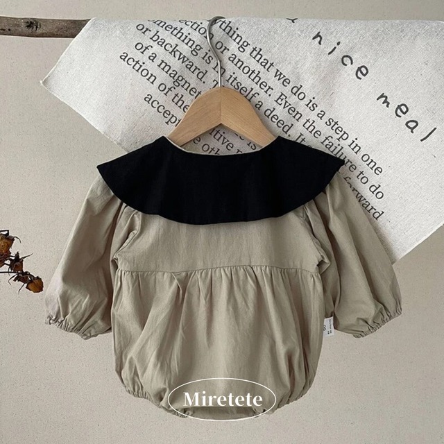 【取寄】刺繍襟がアクセントのモノトーンバイカラーロンパース