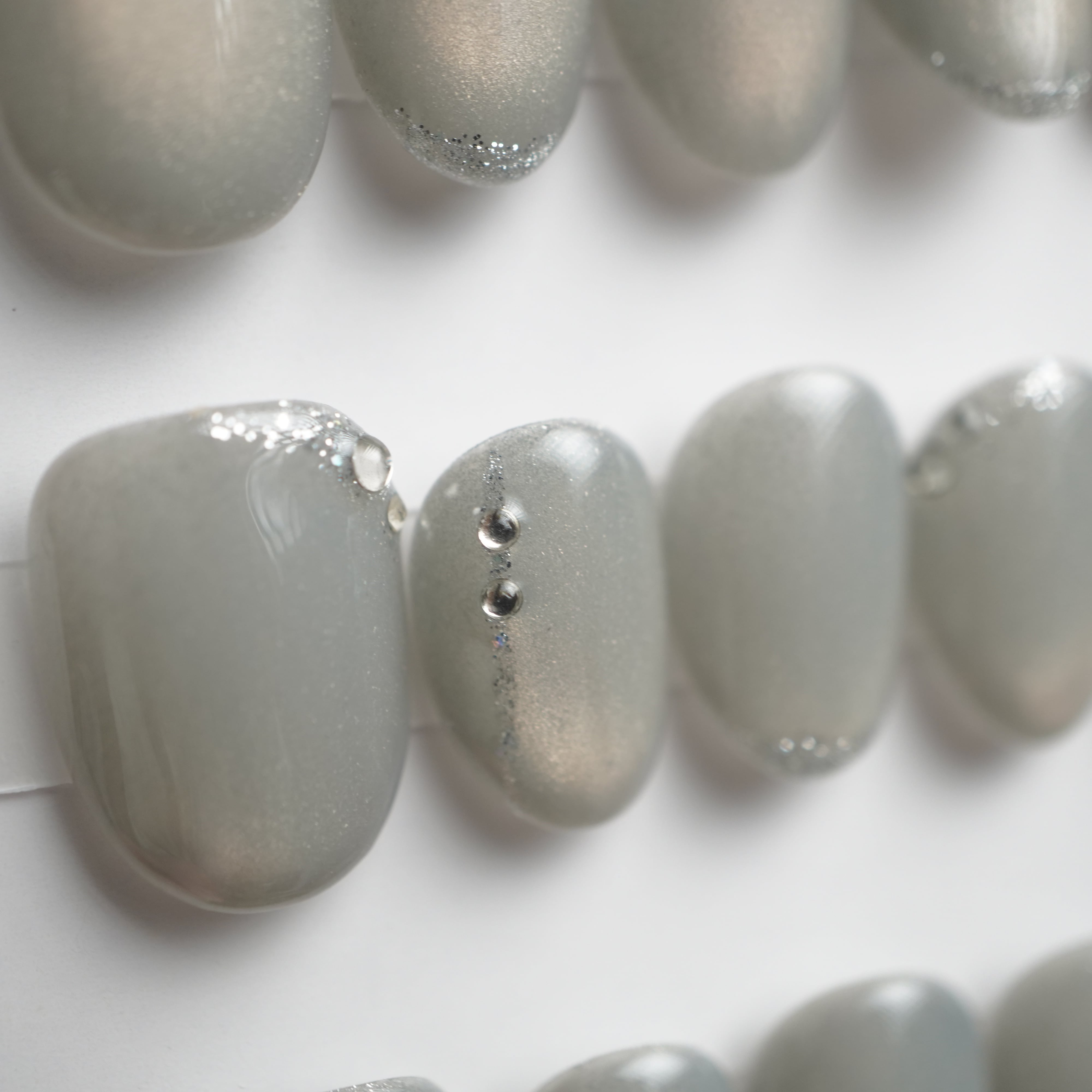 【#845】繰返し使える15枚セット【プレミアム】ネイルチップ/グレイ マグネット/ショート アーモンド/XY405