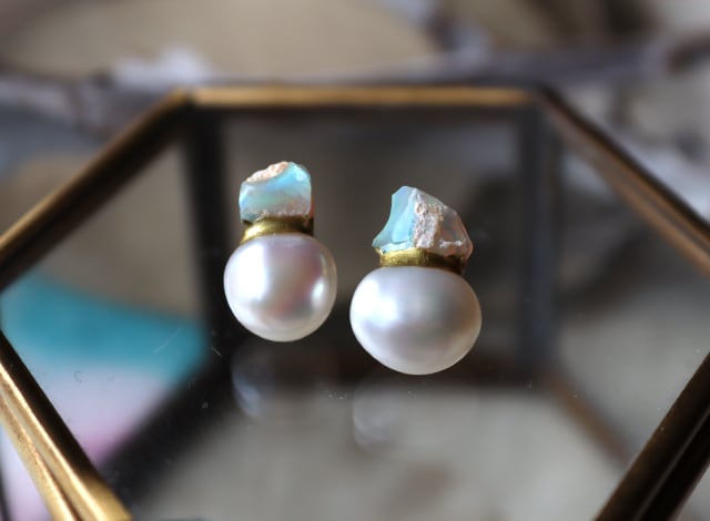 【一点物】原石オパールとパールの金継ぎピアス