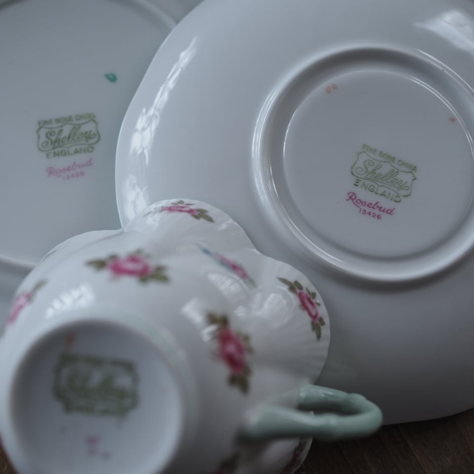 英国シェリーワイルマン 《ROSEBUD 13426》トリオ カップ＆ソーサー F4