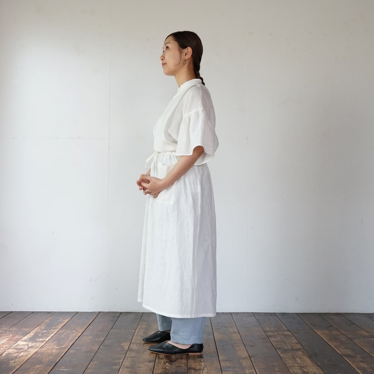 ＊タブリエワンピース/ピナフォー/ハーフリネン/ハンドメイド＊ 後ろで結ぶリネンのタブリエ ワンピース Jonico.handwork 通販