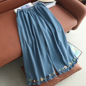 2色/裾フリル立体花刺繍デニムパンツ ・12082 2色/裾フリル立体花刺繍デニムパンツ ・12082