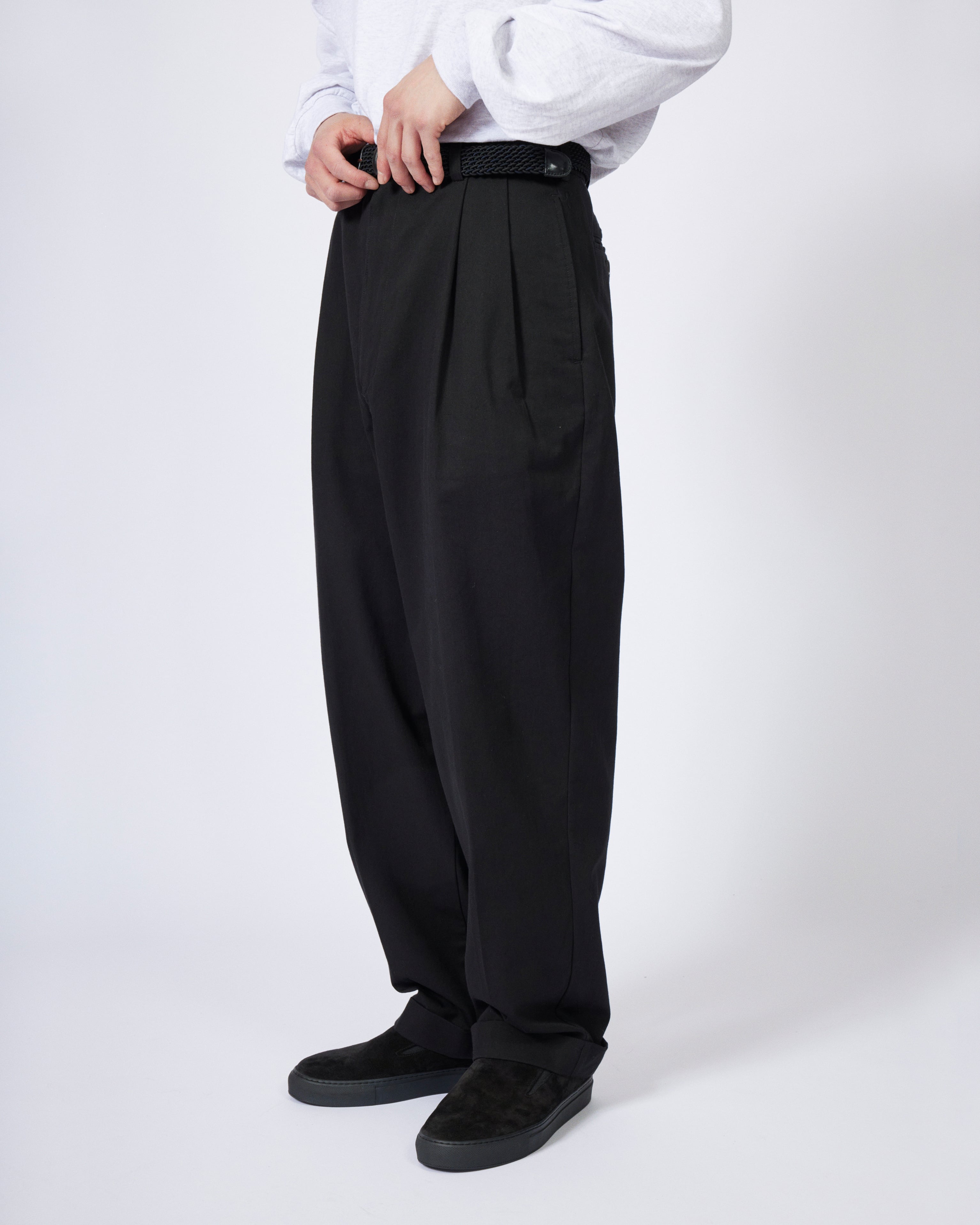 everyone 2tuck chino trousers (BLACK) | everyone
