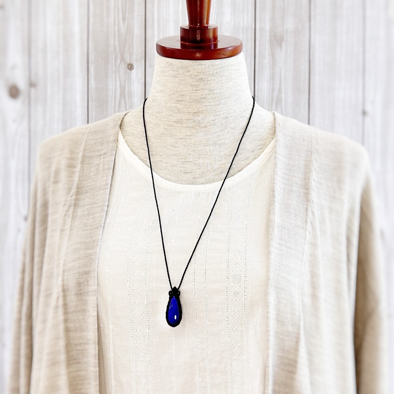 一点物】ラピスラズリの雫型ルースを包んだマクラメネックレスNo.16