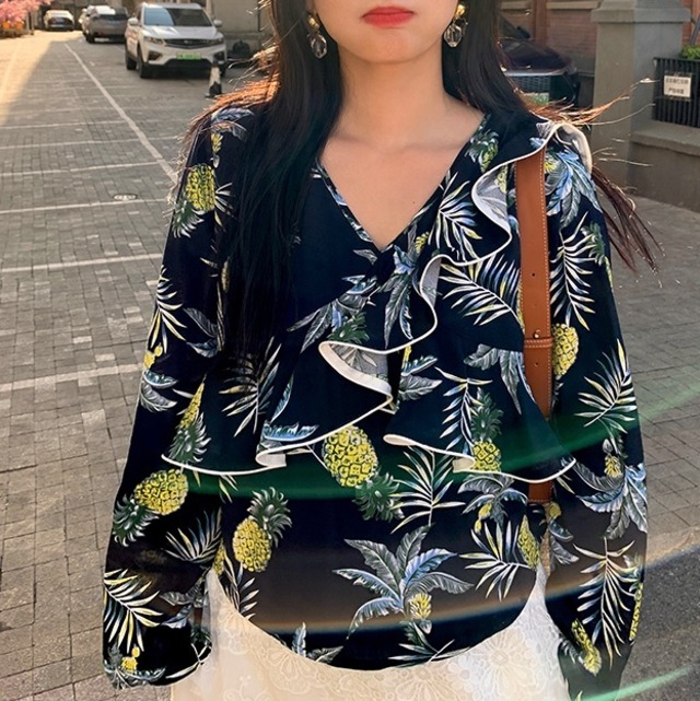 frilled botanical V-neck blouse <t1604>