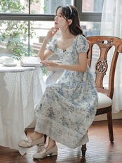 【0007】Blue Flower Lace Short Sleeve Dress