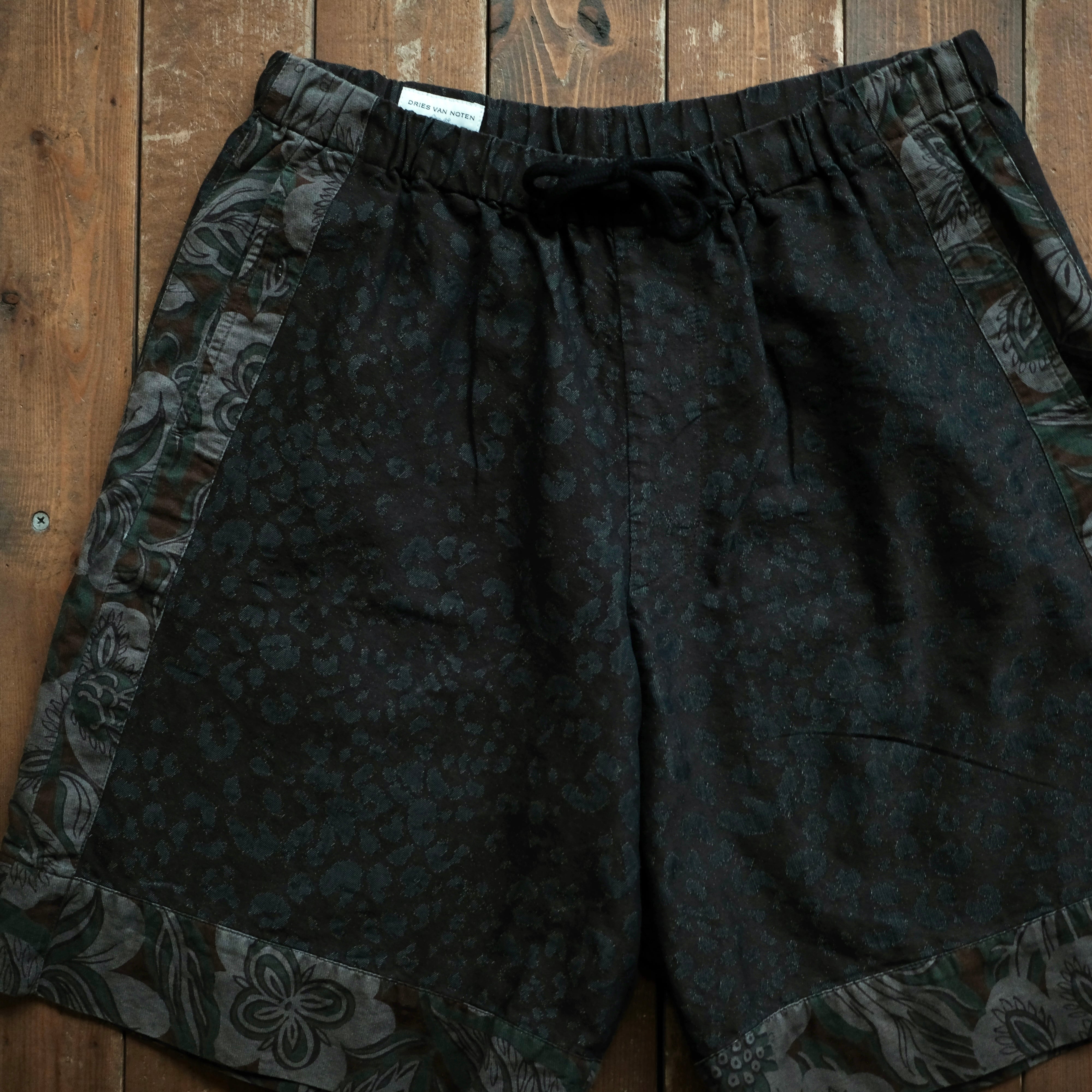 DRIES VAN NOTEN ALL-OVER PATTERN SHORTS | safarionline