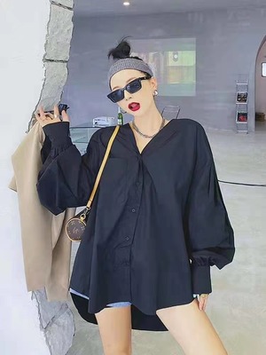 パフスリーブ　Vネックシャツ　AJ22263-B07