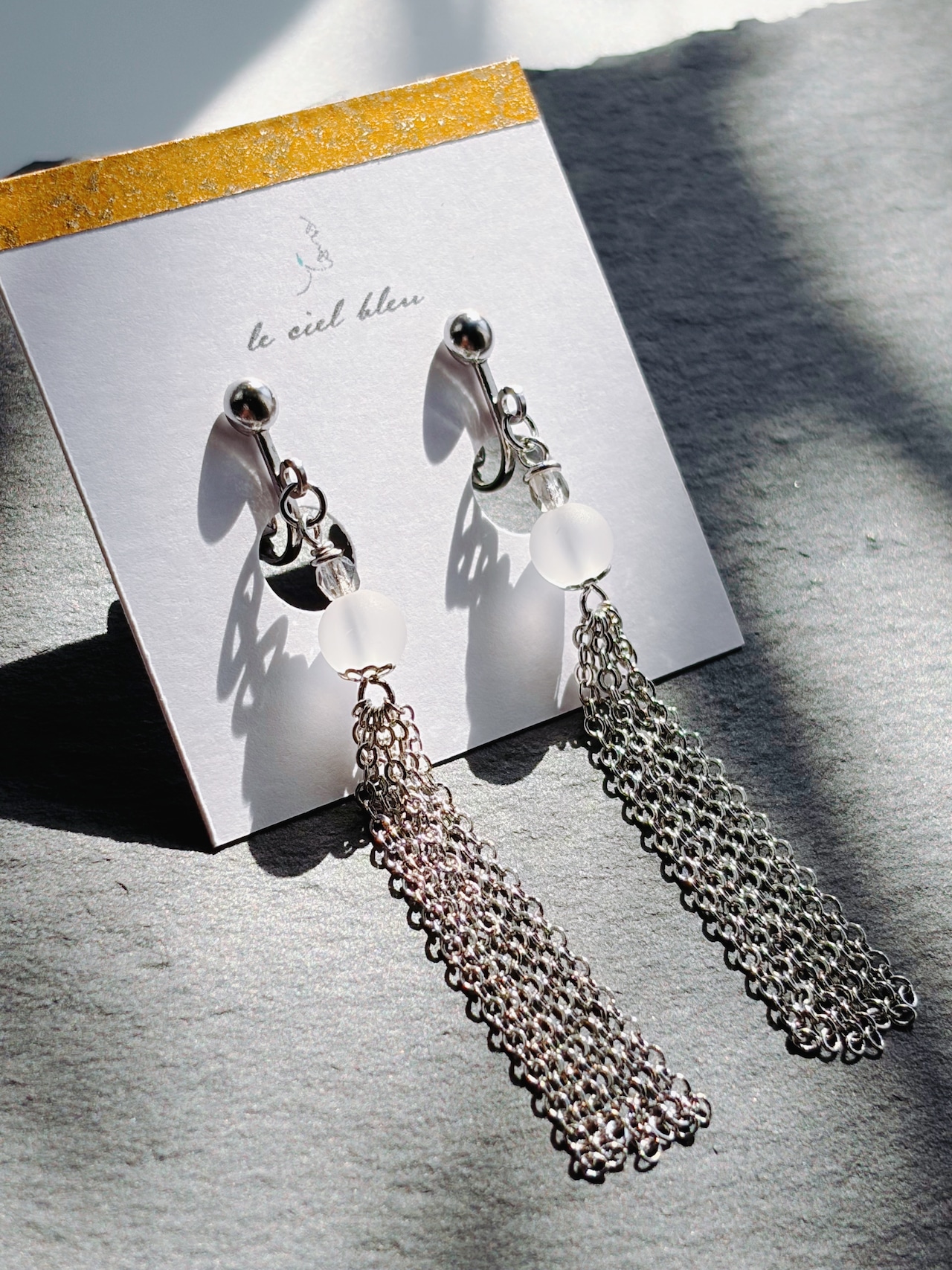 耳元揺れるイヤリング 水晶 ゴールド/シルバー