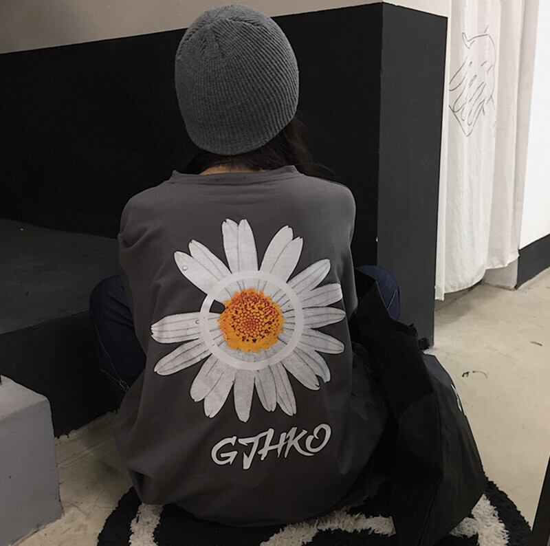 送料無料】KOREAバックデイジー柄オーバーサイズルーズトップス プル