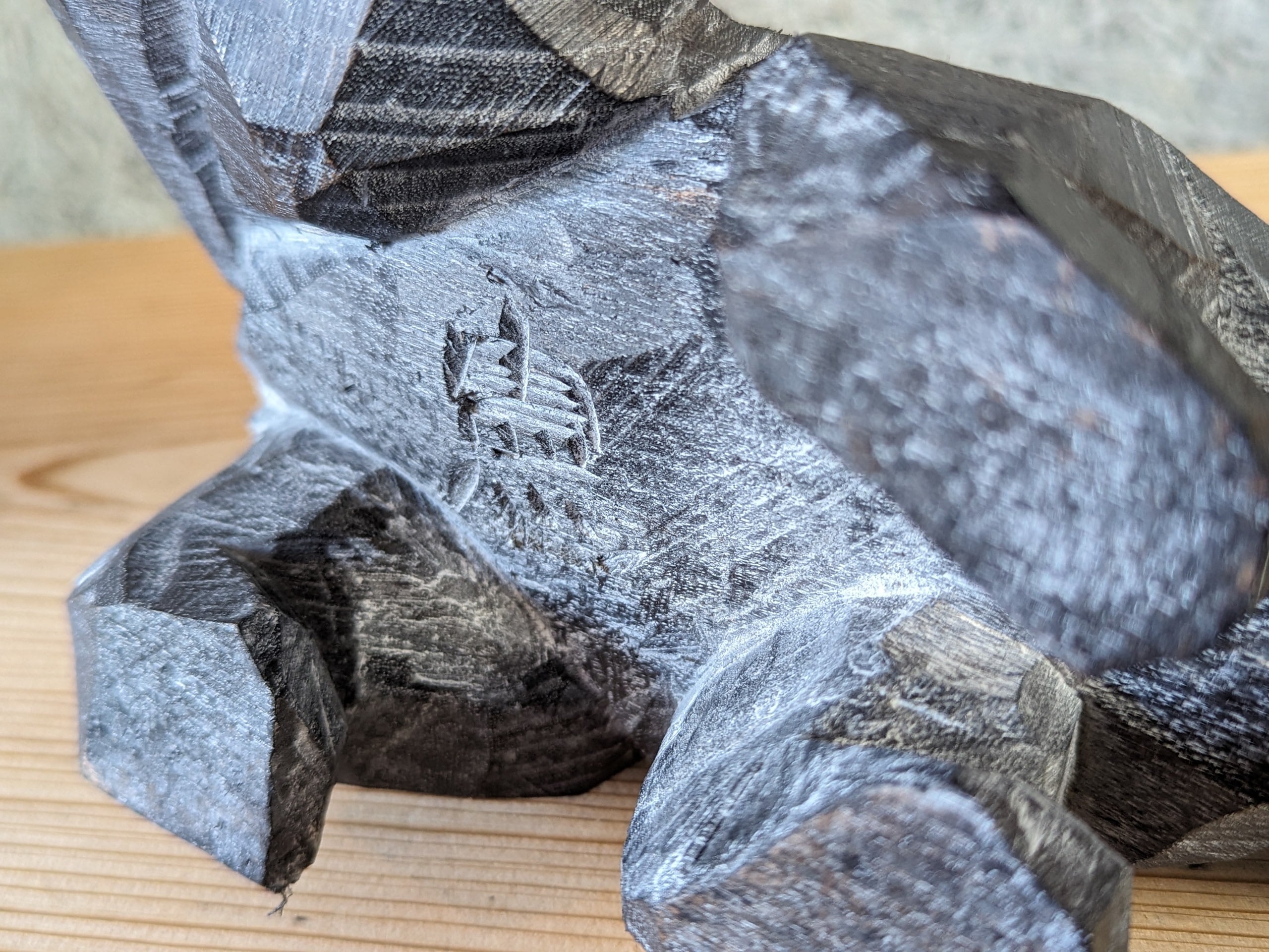 佐藤憲治 鮭の気持ち ＃1「がぶり」 | 木彫りの熊 | inoya | Basic