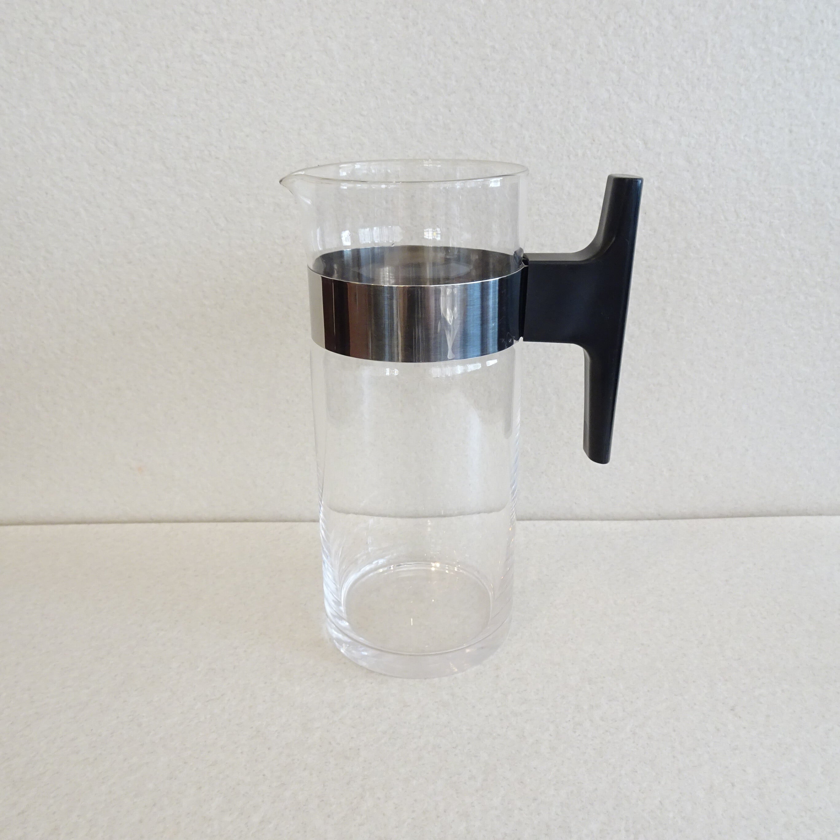 ハンドクラフトのガラスピッチャー