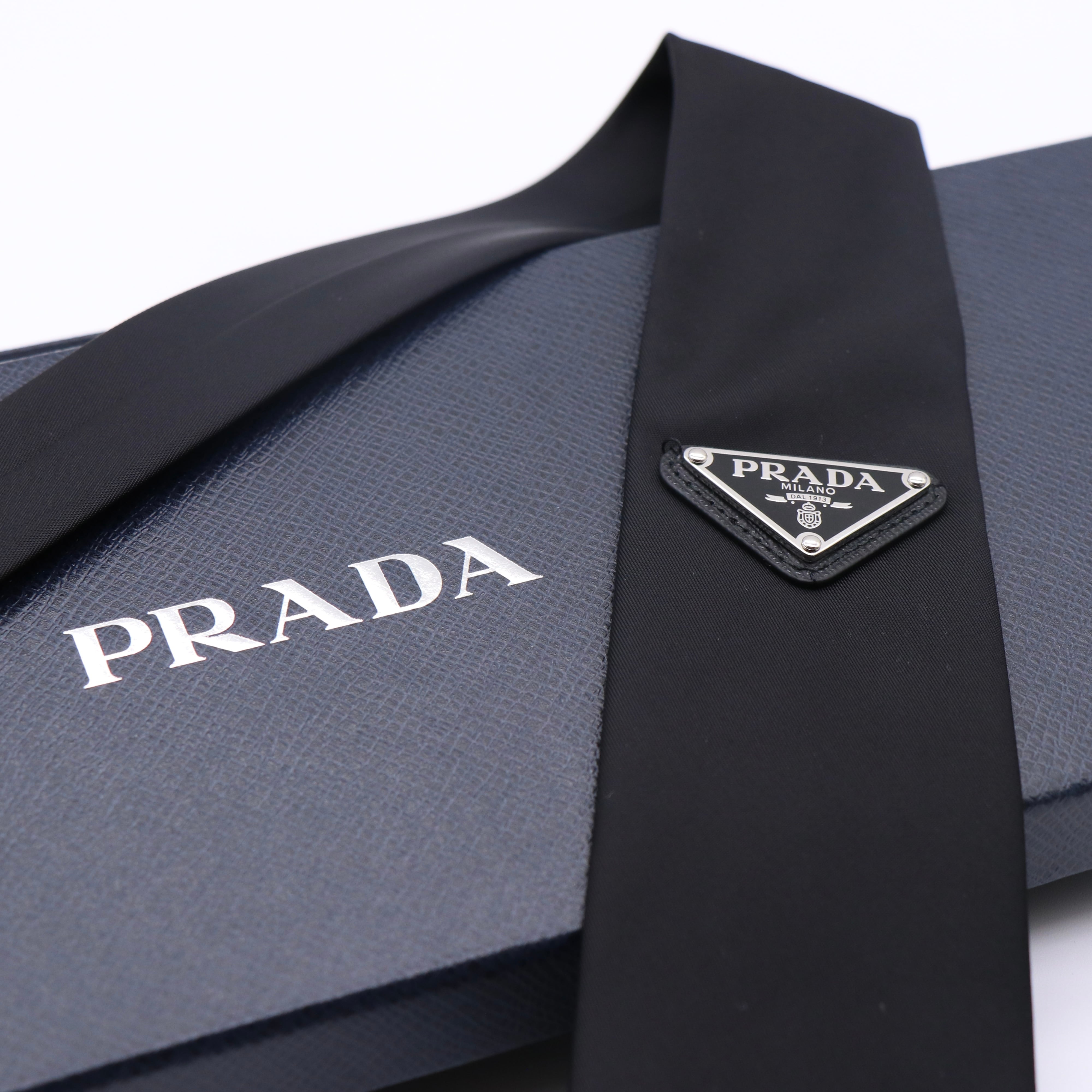 プラダPRADA トライアングルロゴ　ネクタイ　黒 PRADA トライアングルロゴ ネクタイ ナイロン ブラック プラダ | 2122TOKYO