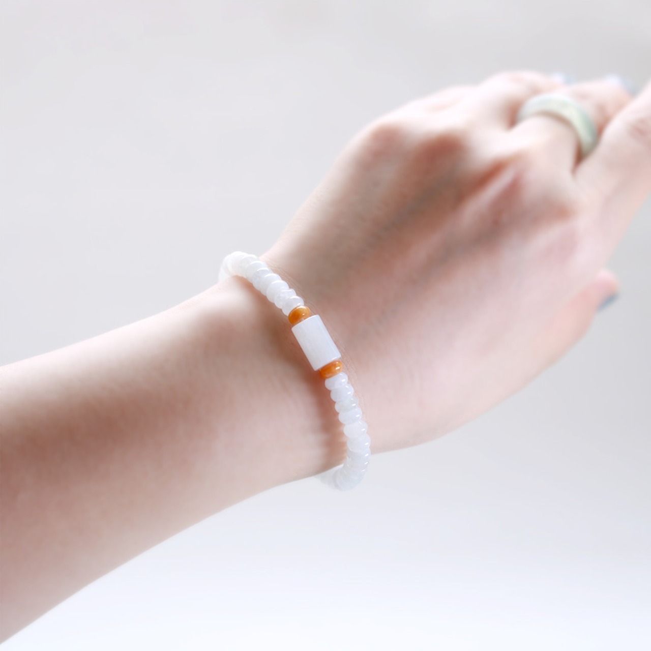 艶やかなワンポイントの翡翠が魅力的!ice point Y A貨翡翠 jd_br1098