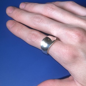 vintage heavy gauge silver " abstract " ring
