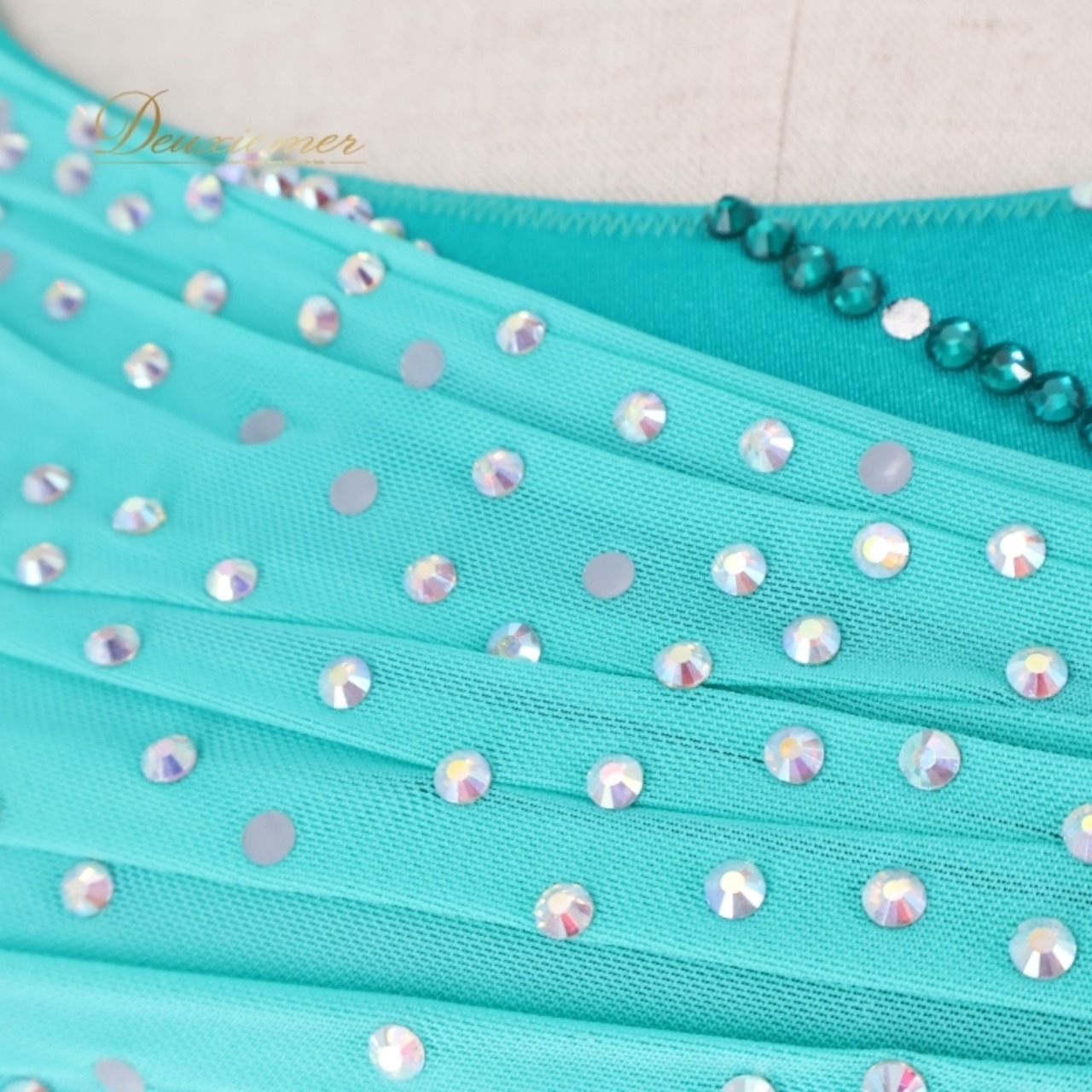 社交ダンス 衣装 スタンダードドレス ワンピース ドレス グリーン系 ブルー系 VeRTigo フリル レース フロート 青緑 デモ 競技 ダンス パーティ 発表会 豪華 華やか エレガント 上品 パフォーマンス用