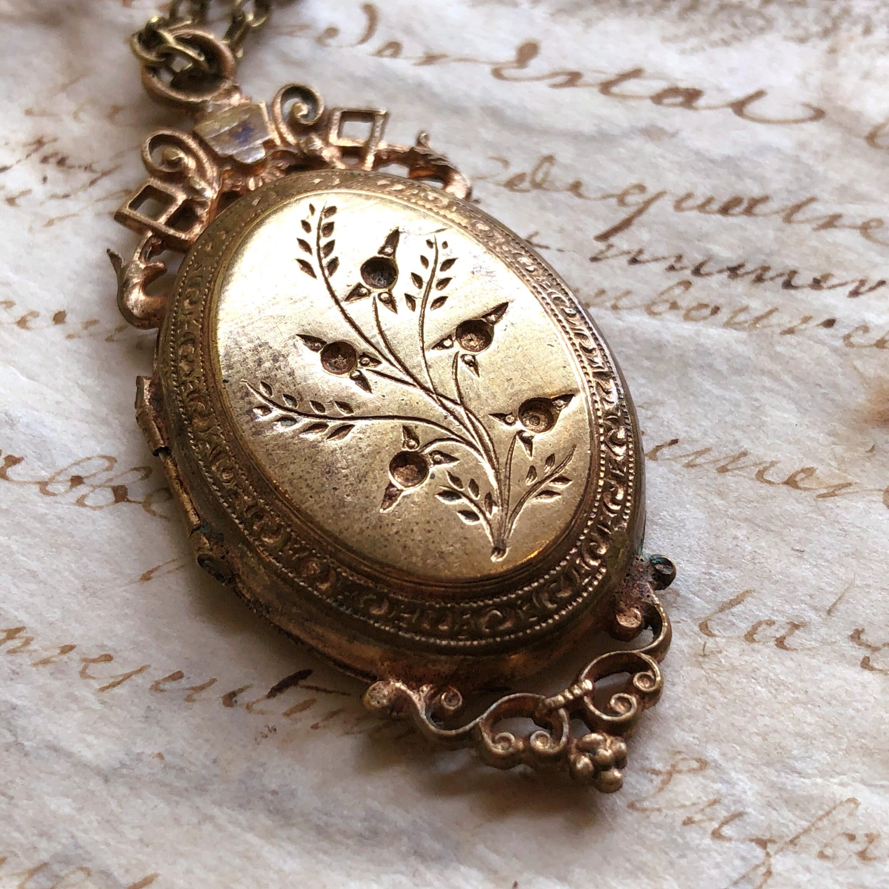 栗色の髪のロケットペンダント | メルキュール骨董店