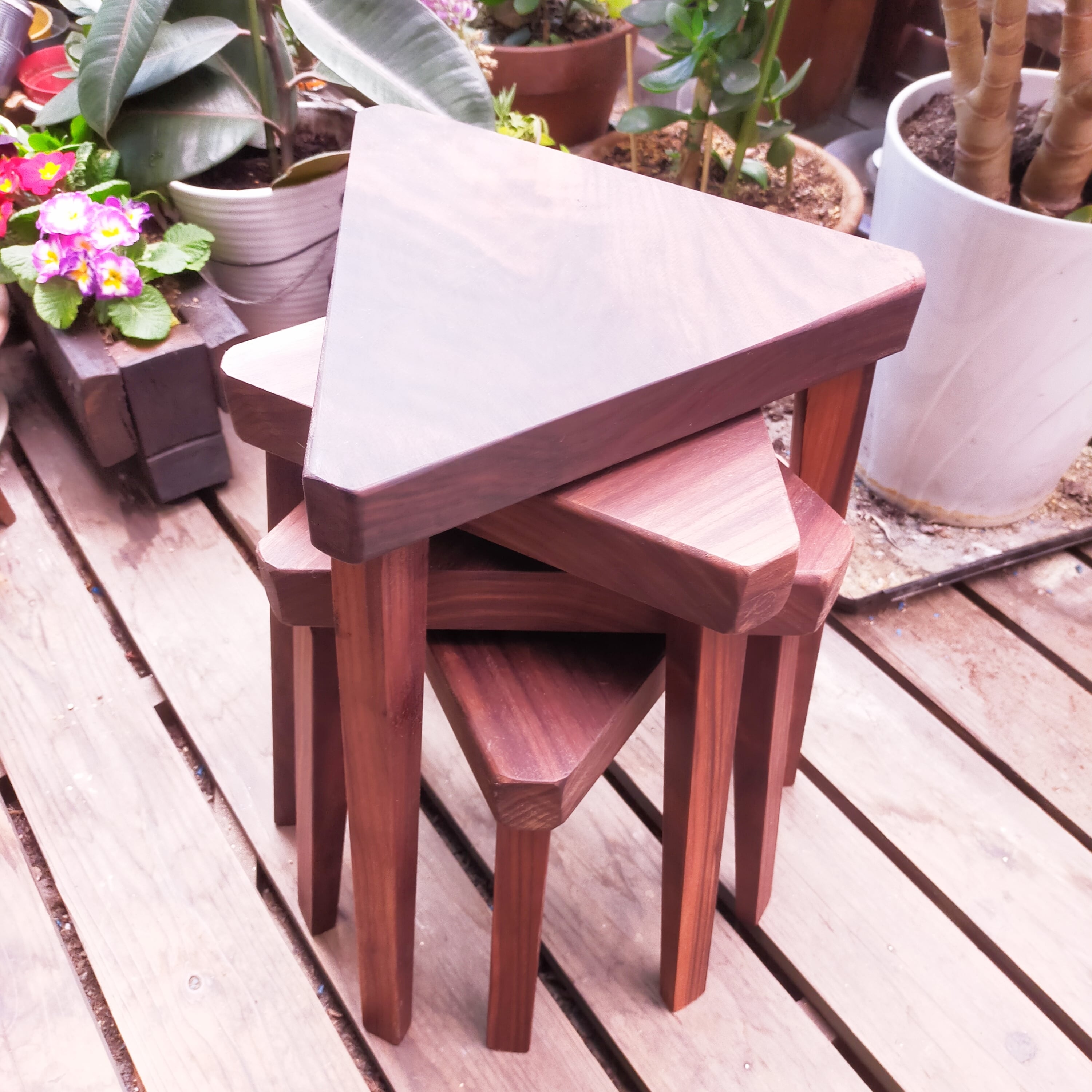 ウォールナットの三角花台4点セット | ウッドクラフト free edge