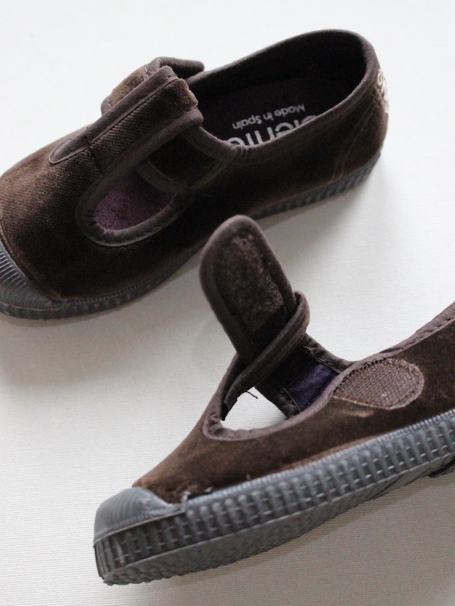 Cienta Velcro T-strap velour  BROWN / BLACK SOLE　