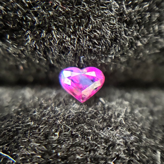 シルキーサファイア 0.265ct 3.77×3.34×2.6mm ハート ルース | TzuGem  