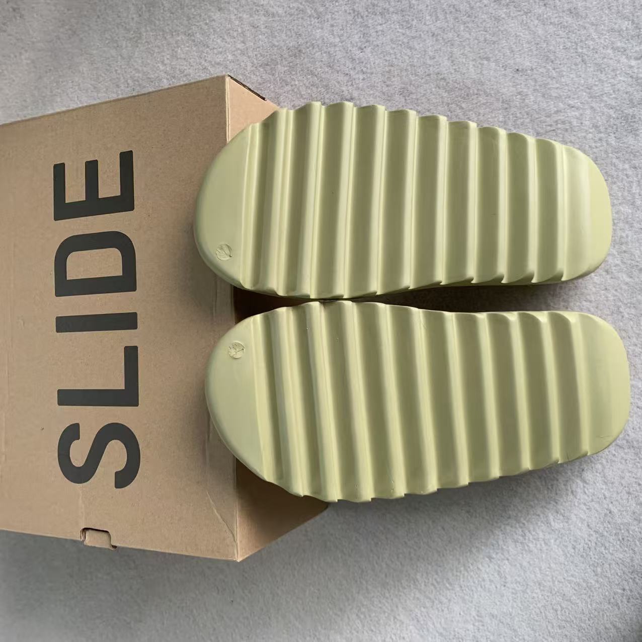 adidas Yeezy Slide 