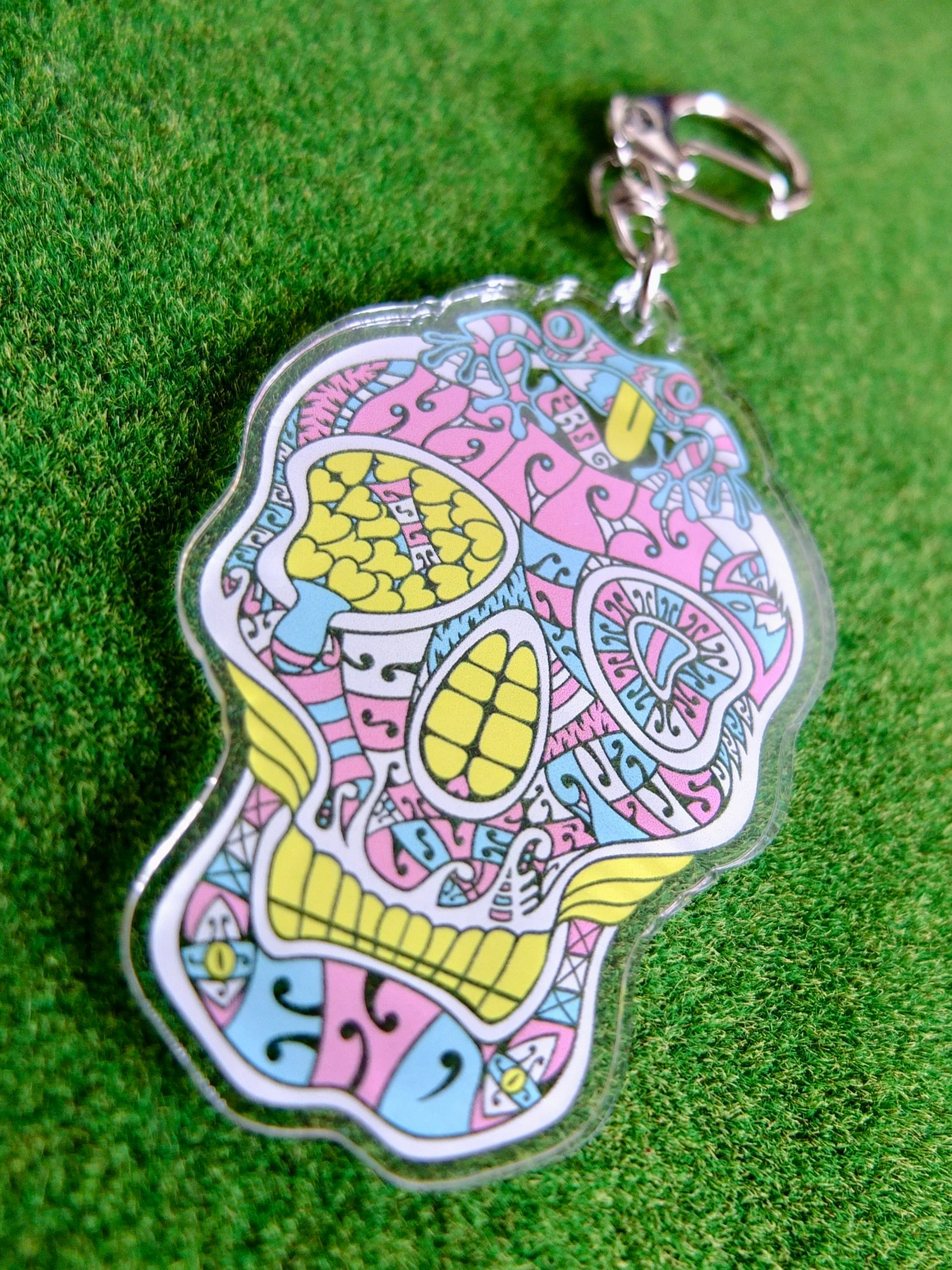 スカルなスマイルにHAPPYENDなアクリルキーホルダーがALIVE!