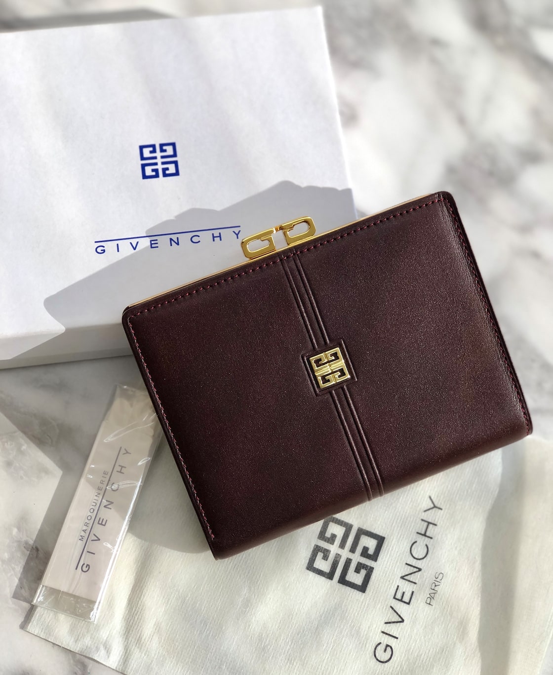 GIVENCHY ジバンシィ ロゴモチーフ レザー がま口 コンパクト  