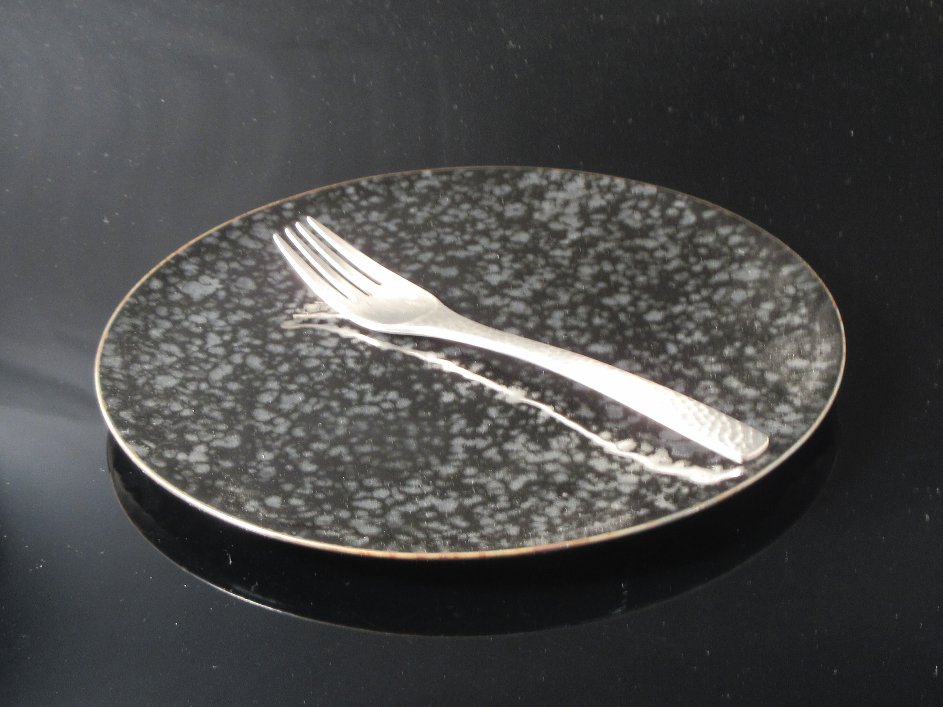 油滴天目22cm二重高台皿 | 有田焼の株式会社松華堂 公式オンラインストア