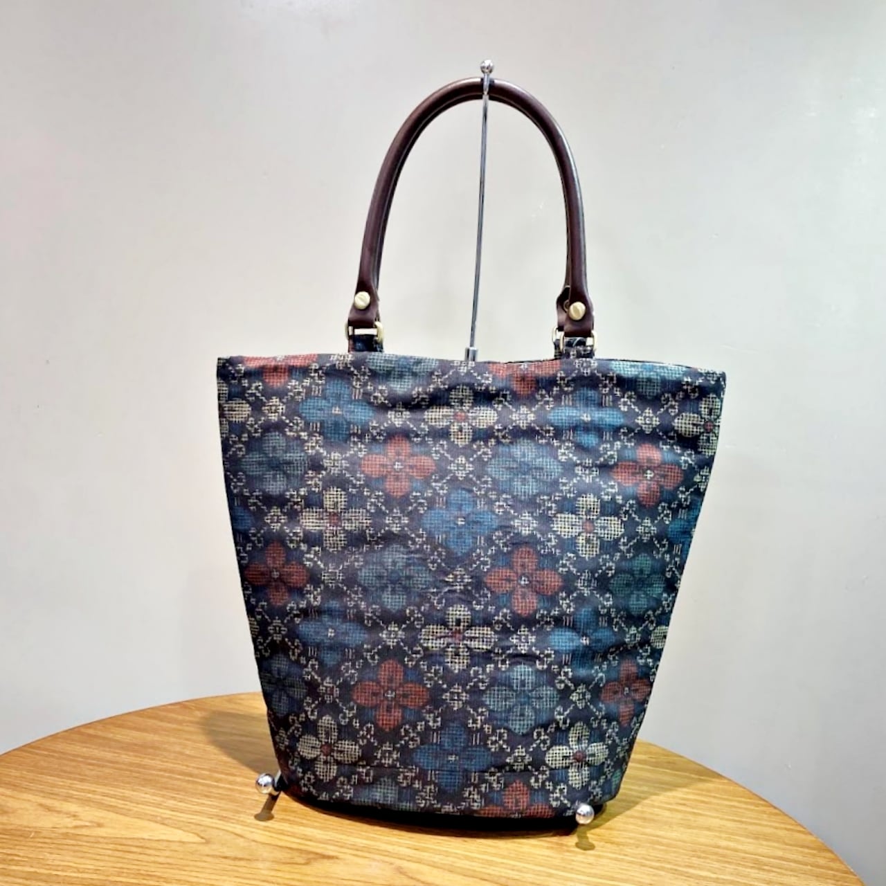 黒小花大島紬|バケツトートバッグ・軽量・一点もの・着物リメイク