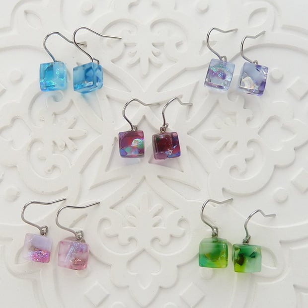 ガラスのカケラ 揺れるピアス | 小樽ガラスアクセサリー 硝屋(SHOYA)