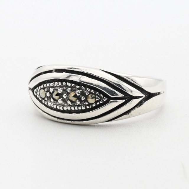 Marcasite Accent Graceful Curvy Line Ring #14.0 / Denmark