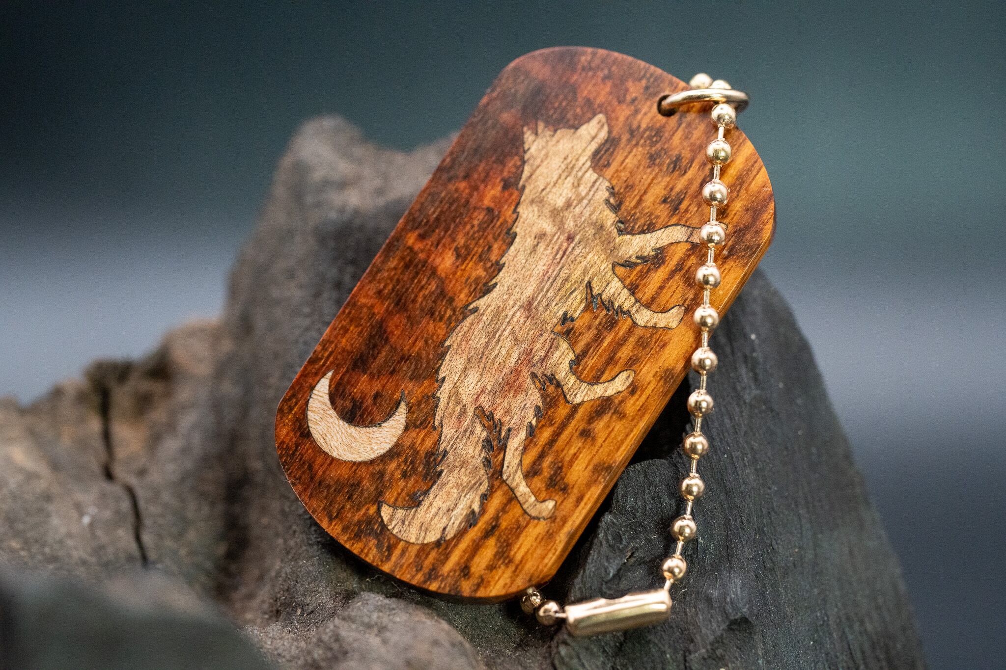 【 木のダイヤモンド 】スネークウッド ドッグタグ 象嵌 闊歩