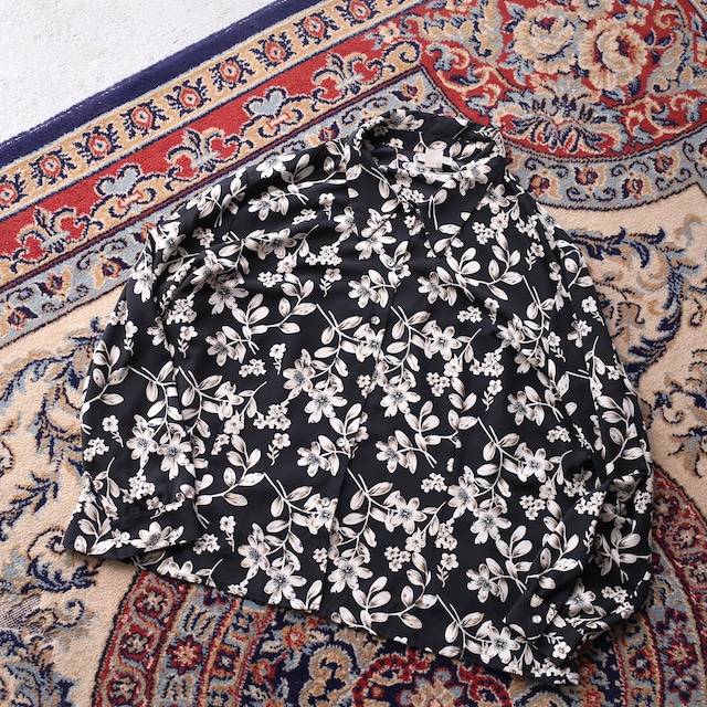 monotone flower pattern wide silhouette shirt