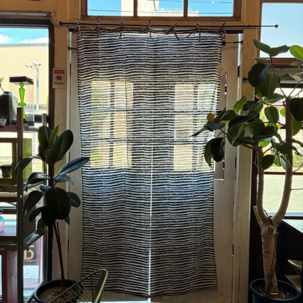 TOPANGA Homefurnishing India Cotton Voile Black Pinstripe curtain インド コットンボイルブラックピンストライプカーテン 110×200cm ホワイト 白 ブラック 黒 綿 ナチュラル 腰高窓 レースカーテン 薄手 カーテンポール 暖簾