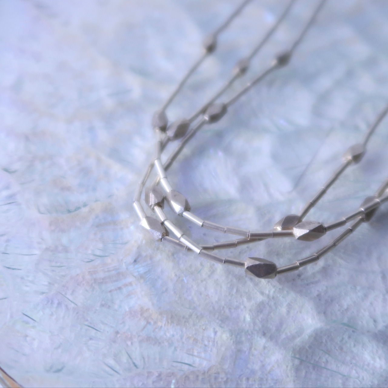 【カレンシルバー】三連ビーズのネックレス