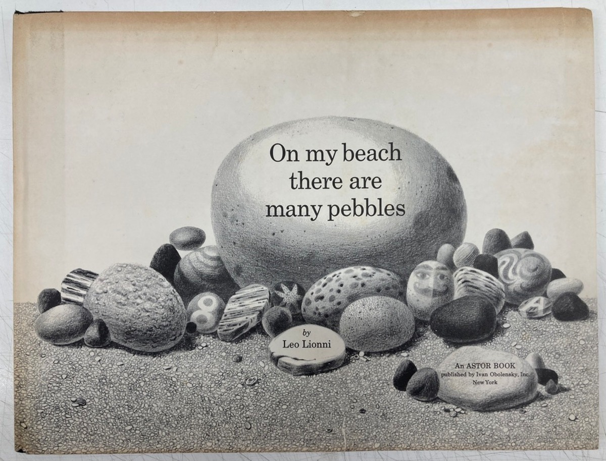 Leo Lionni On my beach there are many pebbles 1961年 初版 カバー 