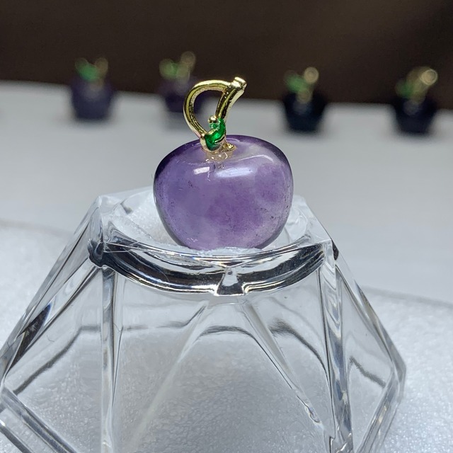 28.フローライトりんご・ペンダントトップ