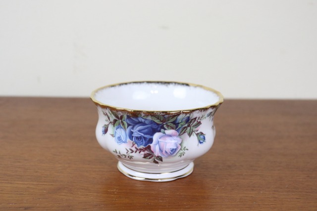 ロイヤルアルバート　ムーンライトローズ　シュガーボウル　バラ　レア　イギリス　ヴィンテージ　ROYAL ALBERT　セカンド品　に1216