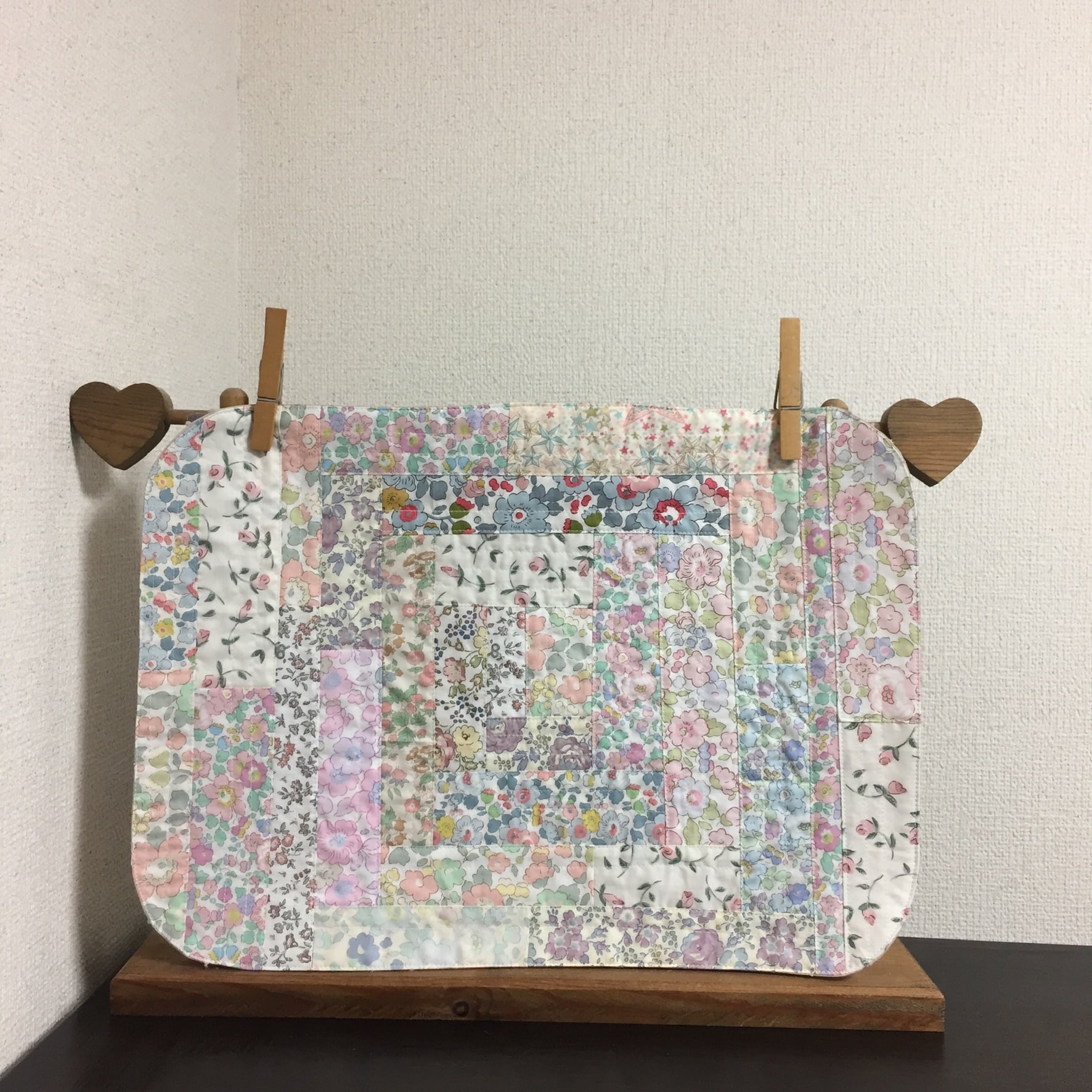 ハンドメイド パッチワーク タペストリーリバティ生地 フェリシテ