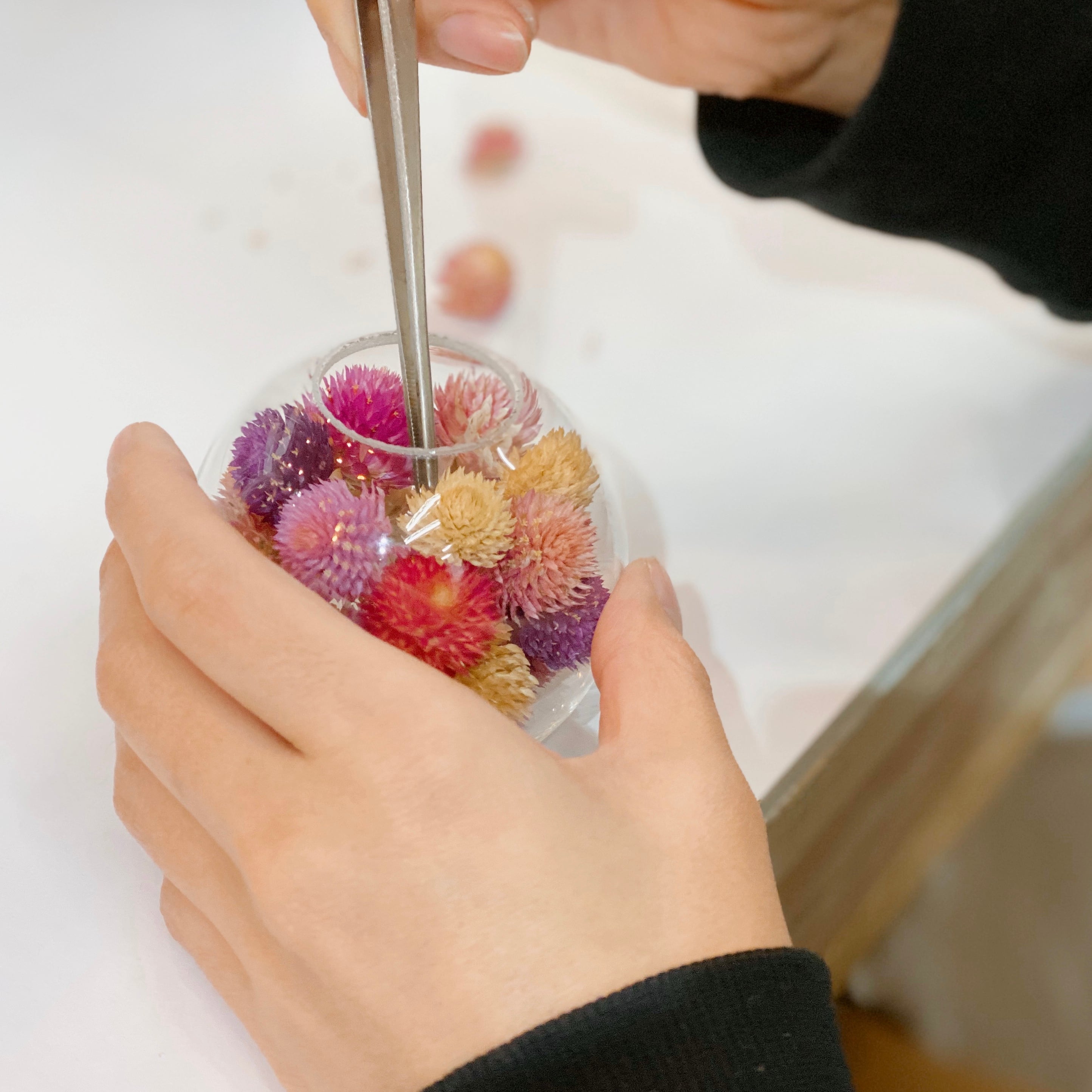 ガラスポッドの万華鏡『フラワーポッド』ドライフラワー千日紅／light