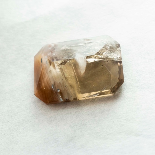 【HERMONY 】スモーキー・ファントムインクォーツ　ルース　ファセット　110ct　虹入り　天然石　