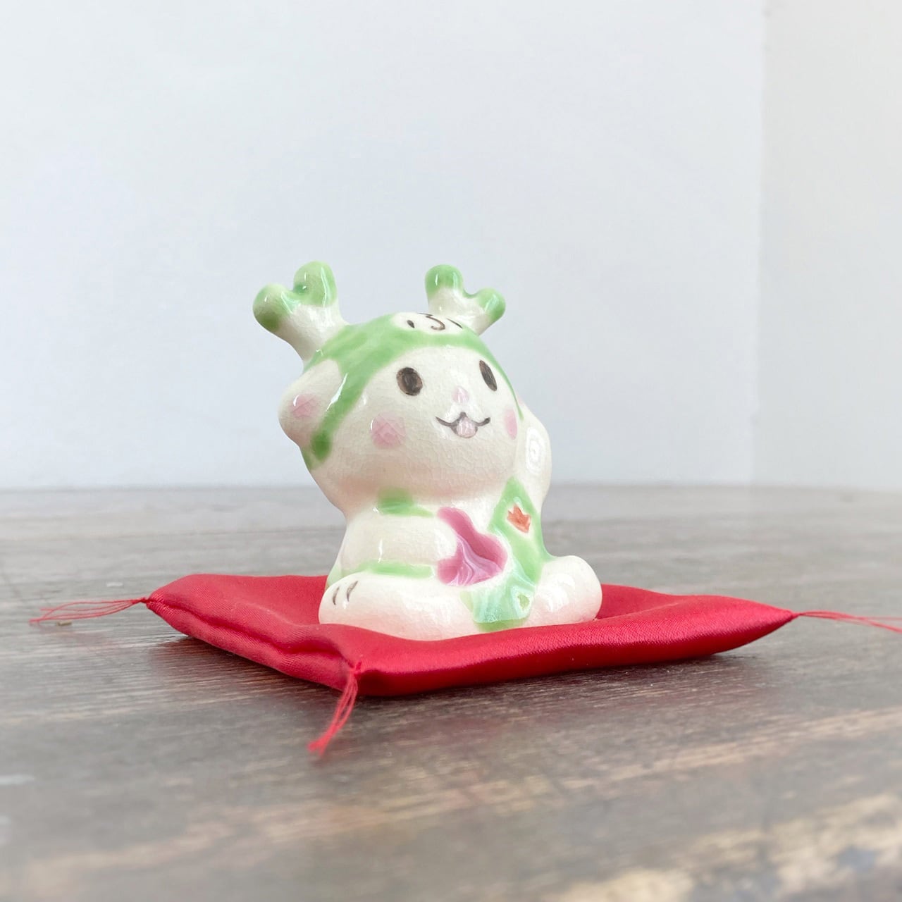 【ふふちゃん】 まねきふっかちゃん (出会い運) | アトリエあわい×GOTOUCHI