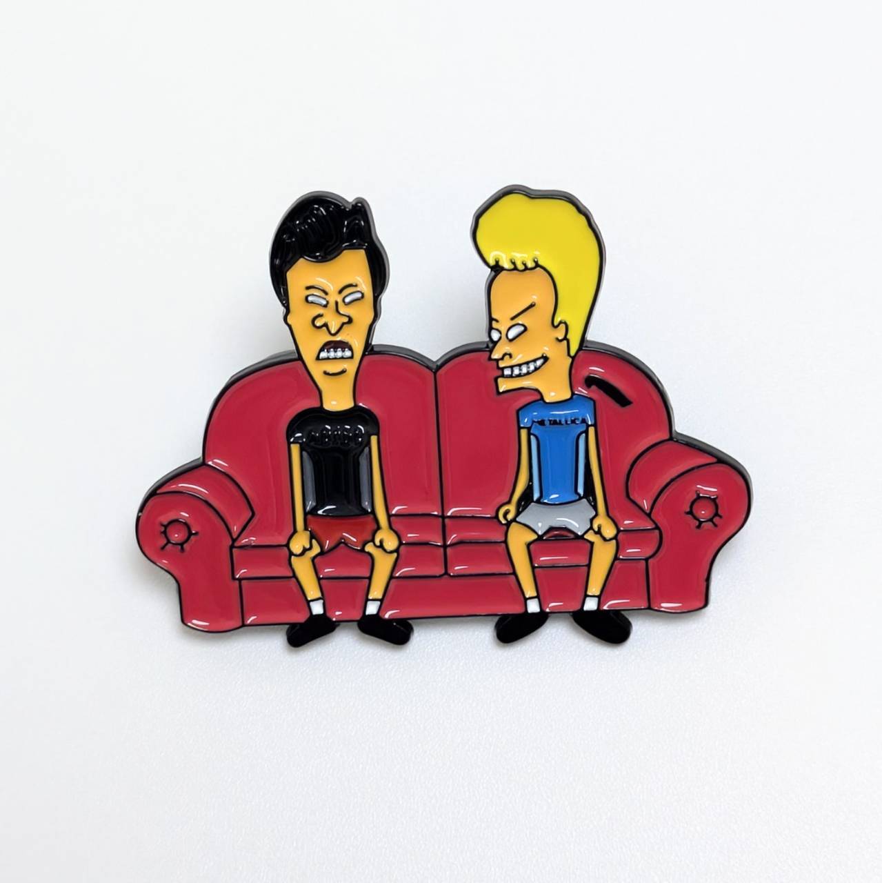 送料無料！ ★ピンズ PINS★ピンバッジ 【 Beavis and Butt-Head（ビーバスアンドバットヘッド）】 ソファー〚アメリカン雑貨 アメトイ〛