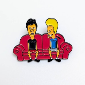 送料無料! ★ピンズ PINS★ピンバッジ 【 Beavis and Butt-Head(ビーバスアンドバットヘッド)】 ソファー〚アメリカン雑貨 アメトイ〛
