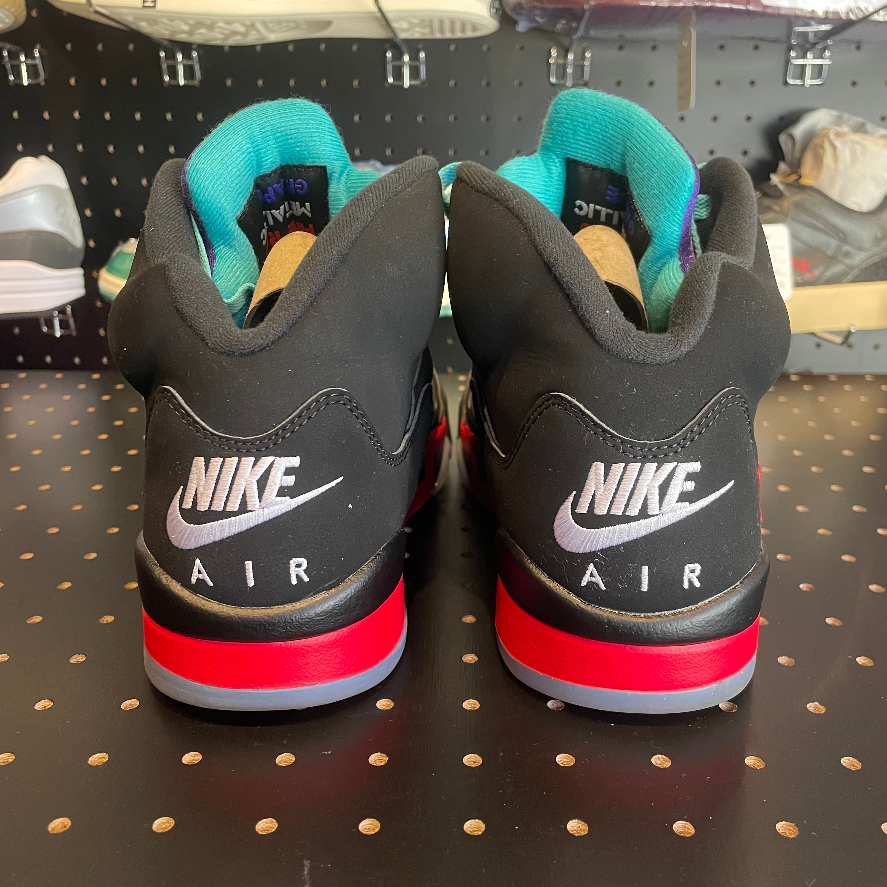 【期間限定値下げ】Nike Air Jordan 5 TOP3 スニダンで取扱中】NIKE AIR JORDAN 5 RETRO TOP3 抽選/定価/販売店舗