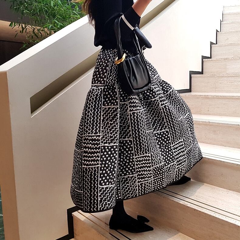 スカート レディース フレアスカート ミドル丈 Aライン ハイウエスト ウエストゴム 薄手 かわいい 大人可愛い きれいめ シンプル カジュアル 大人 上品 おしゃれ レトロ かっこいい 大人女子 こなれ感 ラフ キュート ガーリー 個性的 エレガント 送料無料 フリーサイズ ゆったり ホワイト ブラック 立体プリント 春 夏 秋 10代 20代 30代 40代 OL 通勤 学生 通学 デート お出かけ 女子会 着回し 普段使い 双子 韓国系 ファッション コーデ スタイル 楽ちん モテ 体型カバー