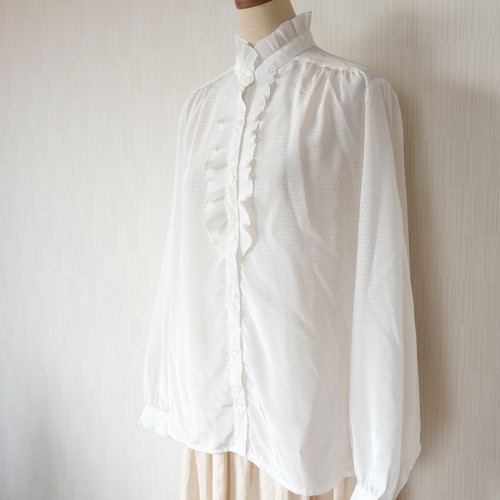 フリルブラウス