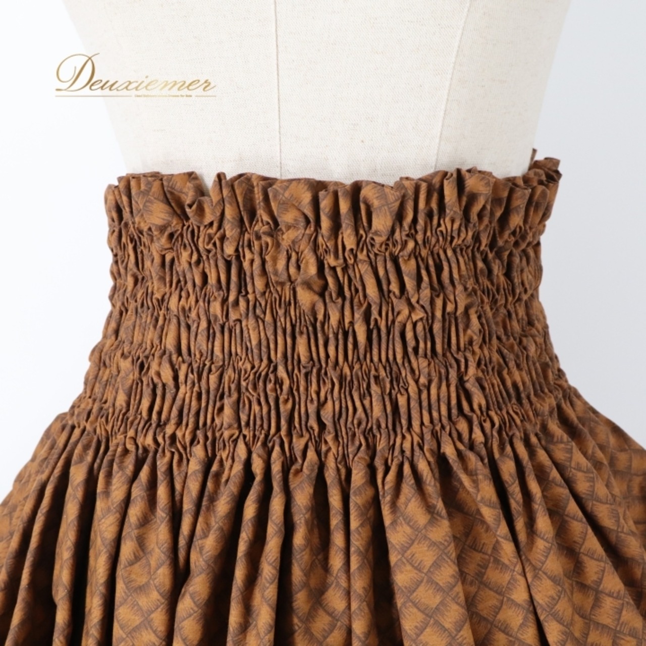 フラダンス 衣装 パウスカート ブラウン系 パウスカートショップ 日本製 カヒコ柄 グランジ加工 ハワイアンプリント アロハ フラ ダンス レッスン 練習 華やか おしゃれ 大人っぽい かわいい シングル スカート フレア 茶 黒 白 ブラック系 ホワイト系 カジュアル スポーツ 踊り レディース