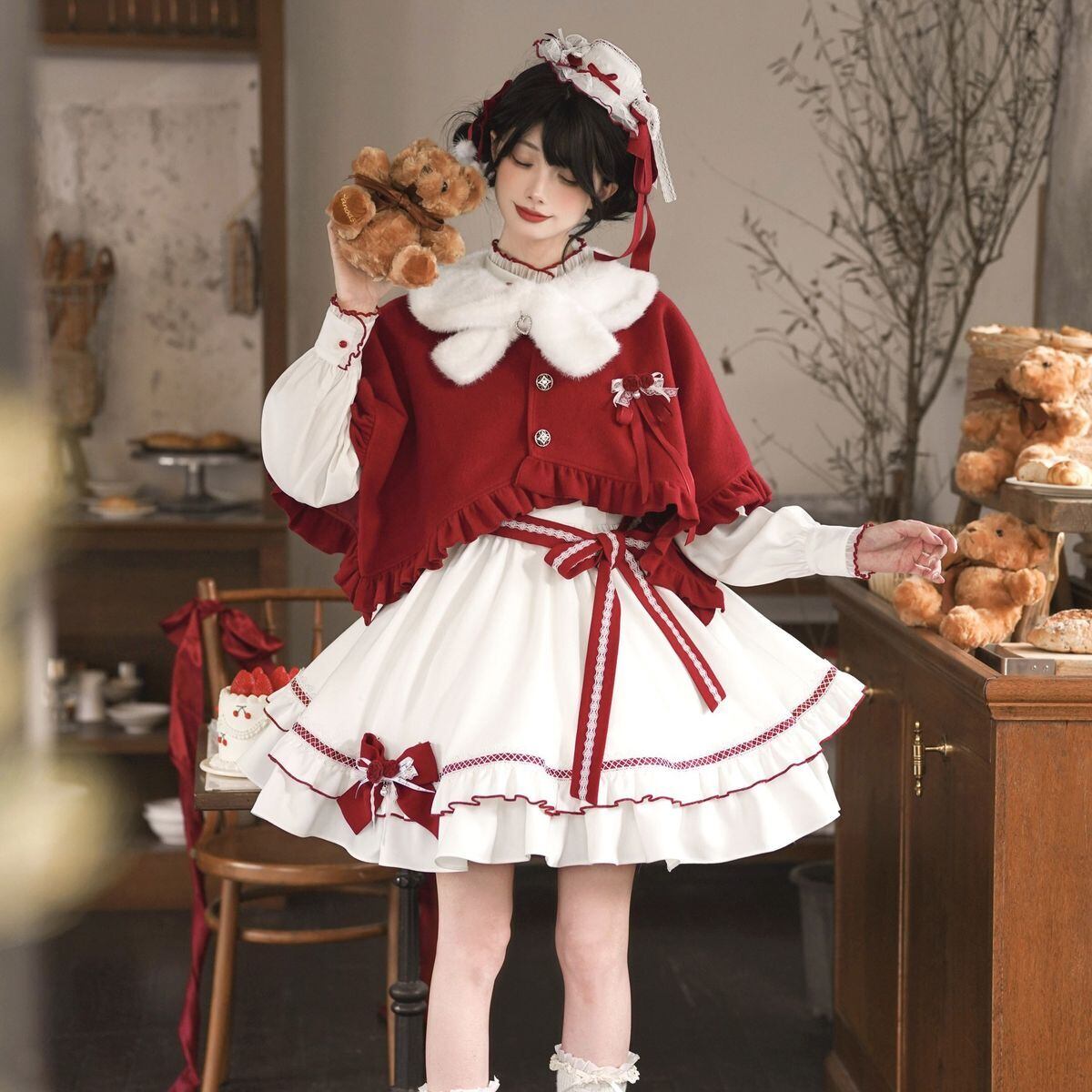 ガーリーケープレッドバイカラーワンピース：ケープ | Maiden's Rêve